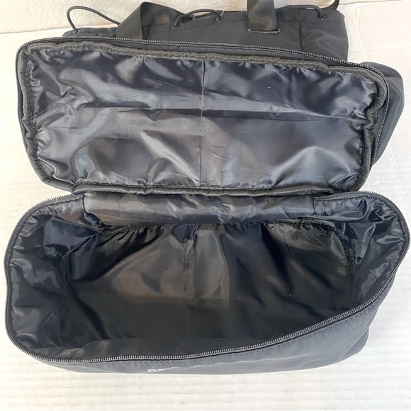 Beyond Yoga Black Convertible Gym Bag Backpack Tote - Picture 6 of 6